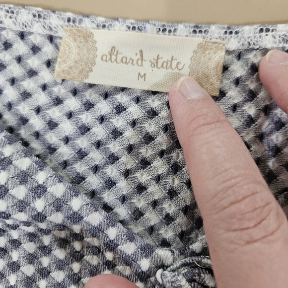 Gingham crop top with long sleeves. Size M. - Picture 6 of 7